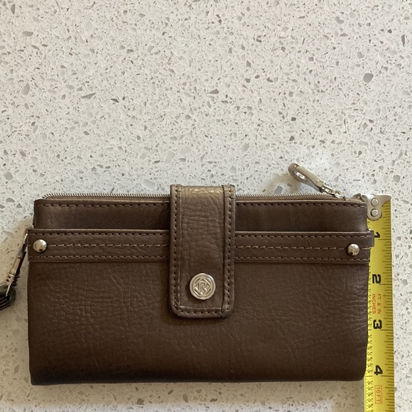 Relic Bronze wristlet/wallet - Picture 7 of 8